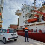 Nave battente bandiera portoghese fermata per irregolarità nel porto di Civitavecchia dalla Guardia Costiera.