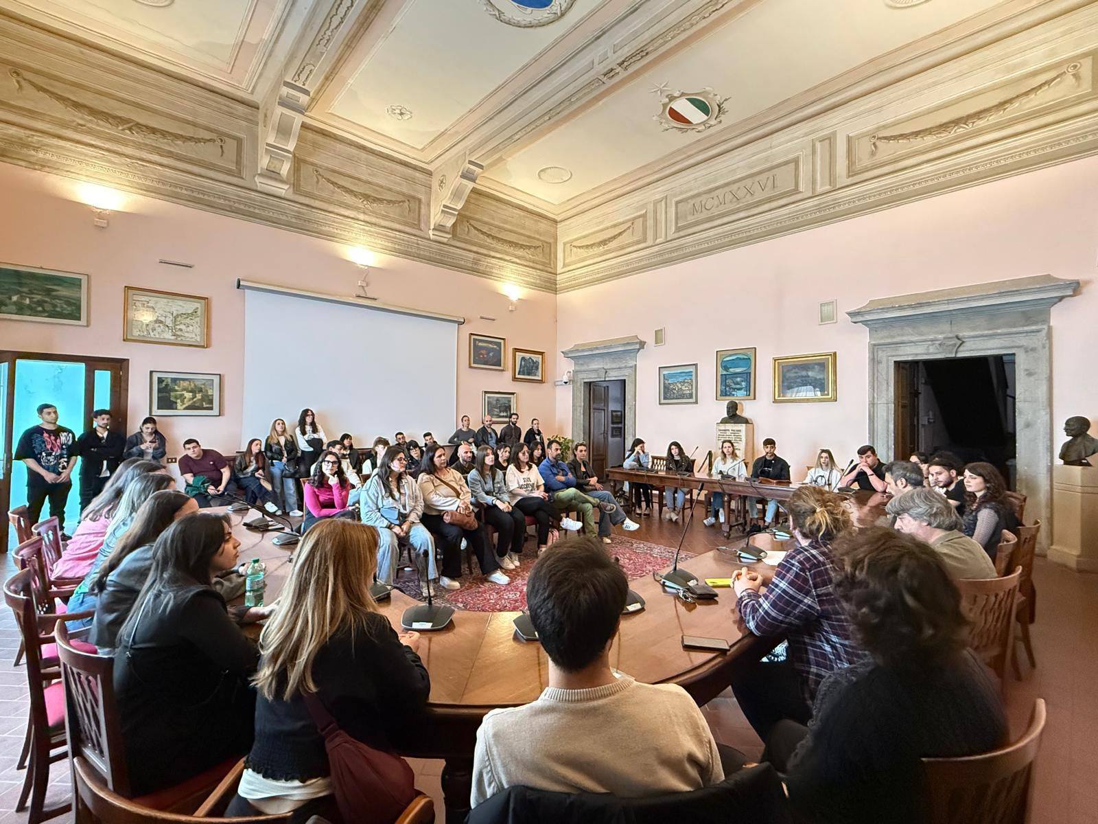 Infermieristica: in aula consiliare incontro. Comune: “impedire spostamento”