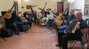 Anguillara: il 5 luglio “Atmosfere” vibra con le Crazy Guitars di Mauro Di Domenico