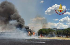 In fiamme baracca a bordo GRA alla Romanina: salva 60enne