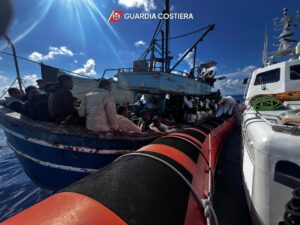 Guardia Costiera salva 140 migranti. Sbarco a Pozzallo