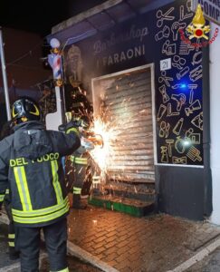 Incendio stanotte in via Terme di Traiano a Civitavecchia