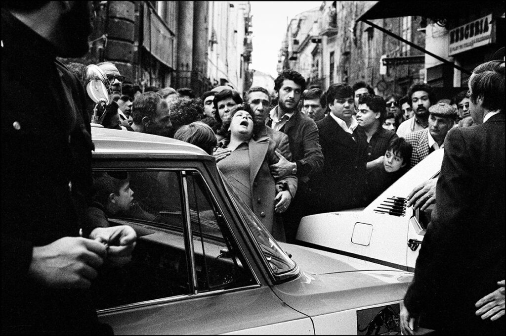 Boris Giuliano capo della Squadra- Mobile sul luogo di un omicidio a Piazza del Carmine. Palermo 1978