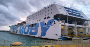 Porto Civitavecchia: nave di linea urta la banchina